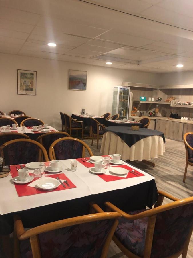 Hotel & Restaurant Le Cardinal Poix-de-Picardie Εξωτερικό φωτογραφία