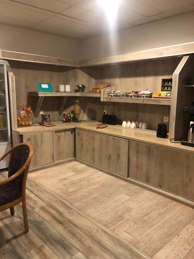 Hotel & Restaurant Le Cardinal Poix-de-Picardie Εξωτερικό φωτογραφία