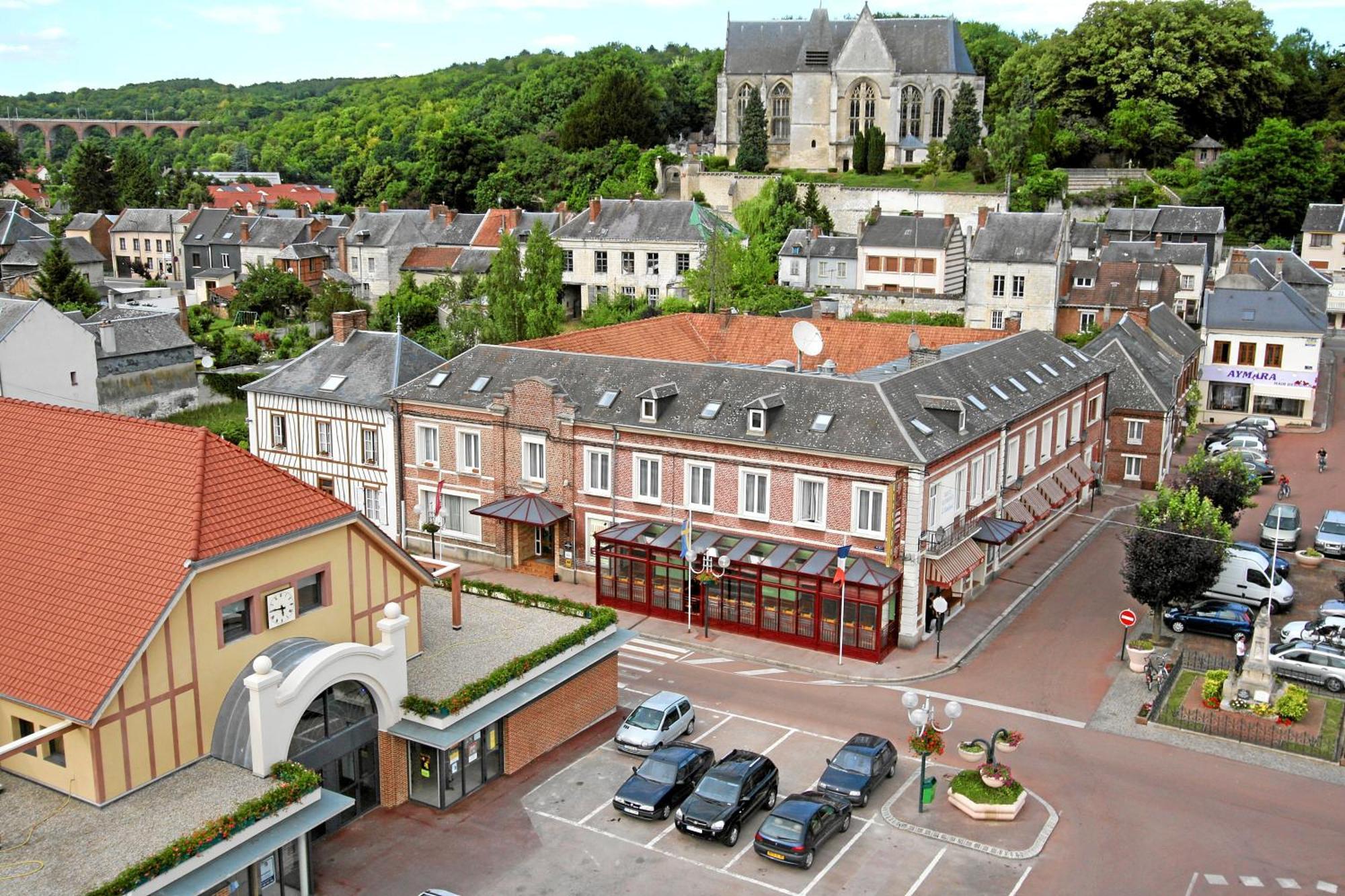 Hotel & Restaurant Le Cardinal Poix-de-Picardie Εξωτερικό φωτογραφία
