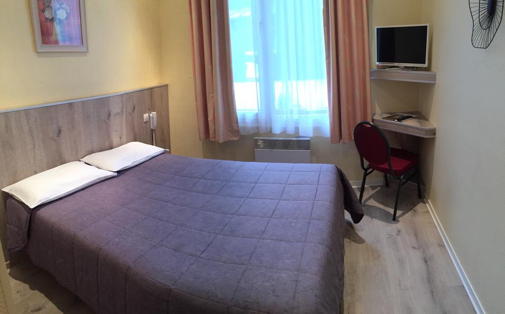 Hotel & Restaurant Le Cardinal Poix-de-Picardie Εξωτερικό φωτογραφία