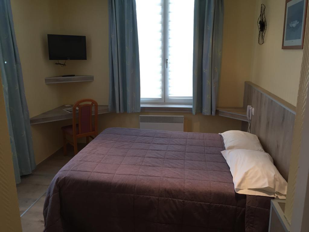 Hotel & Restaurant Le Cardinal Poix-de-Picardie Εξωτερικό φωτογραφία