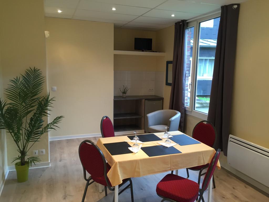 Hotel & Restaurant Le Cardinal Poix-de-Picardie Εξωτερικό φωτογραφία