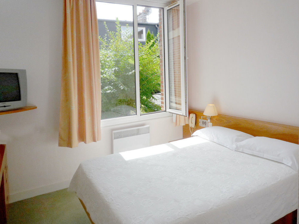 Hotel & Restaurant Le Cardinal Poix-de-Picardie Εξωτερικό φωτογραφία