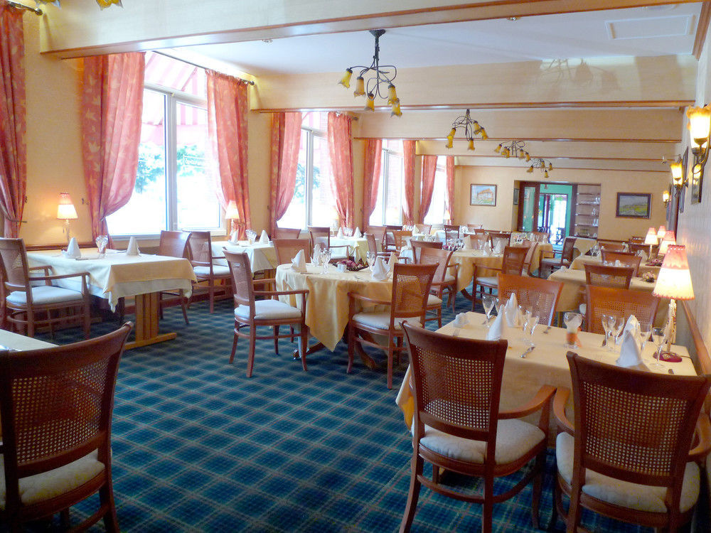 Hotel & Restaurant Le Cardinal Poix-de-Picardie Εξωτερικό φωτογραφία