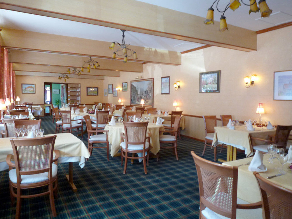 Hotel & Restaurant Le Cardinal Poix-de-Picardie Εξωτερικό φωτογραφία