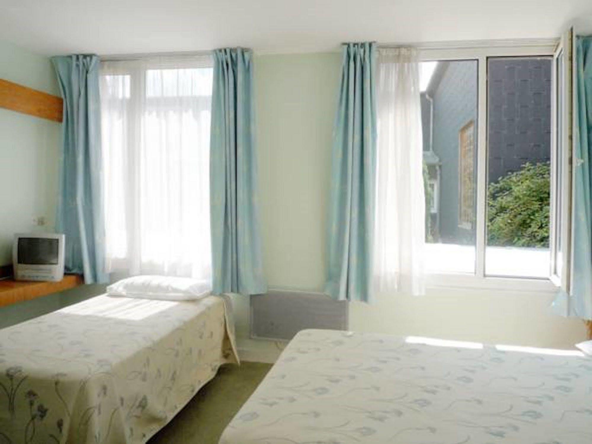 Hotel & Restaurant Le Cardinal Poix-de-Picardie Εξωτερικό φωτογραφία